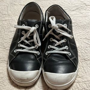 Josef Siebel black adorable leather sneakers!